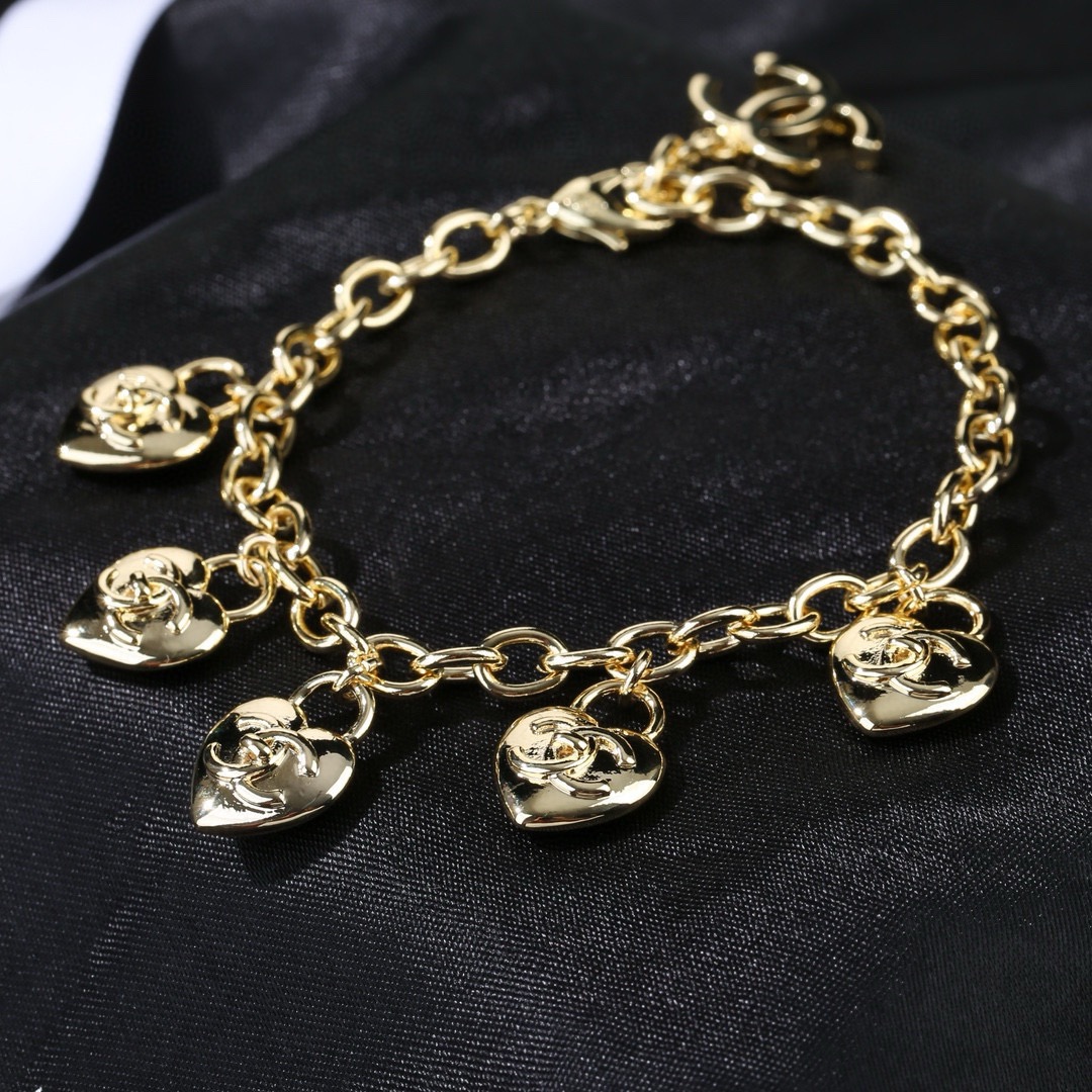 小香 Chanel 新款爱心💗手链 专柜同步上市 双C  字母 精工打造原版一致黄铜材质