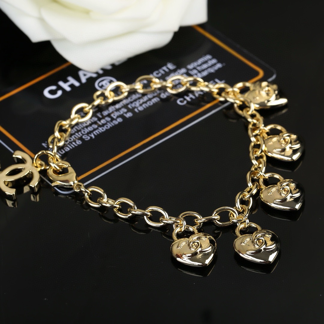 小香 Chanel 新款爱心💗手链 专柜同步上市 双C  字母 精工打造原版一致黄铜材质