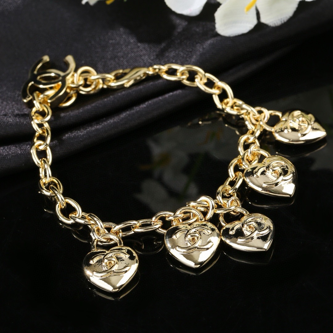 小香 Chanel 新款爱心💗手链 专柜同步上市 双C  字母 精工打造原版一致黄铜材质
