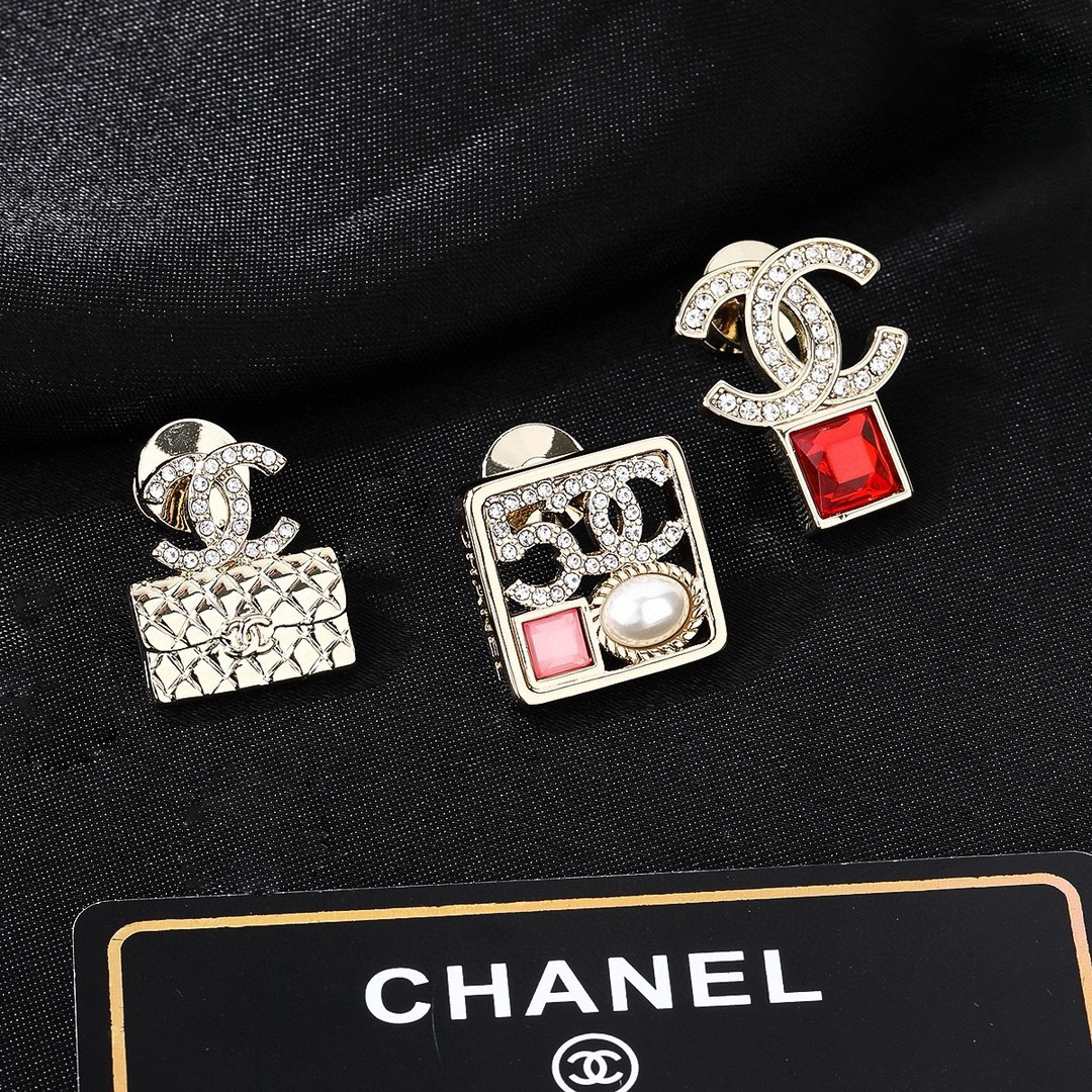 香奈儿 三件套 Chanel 秋冬系列 5号 珍珠 钻石  双C胸针  别有心机设计的一款 超级完美 时