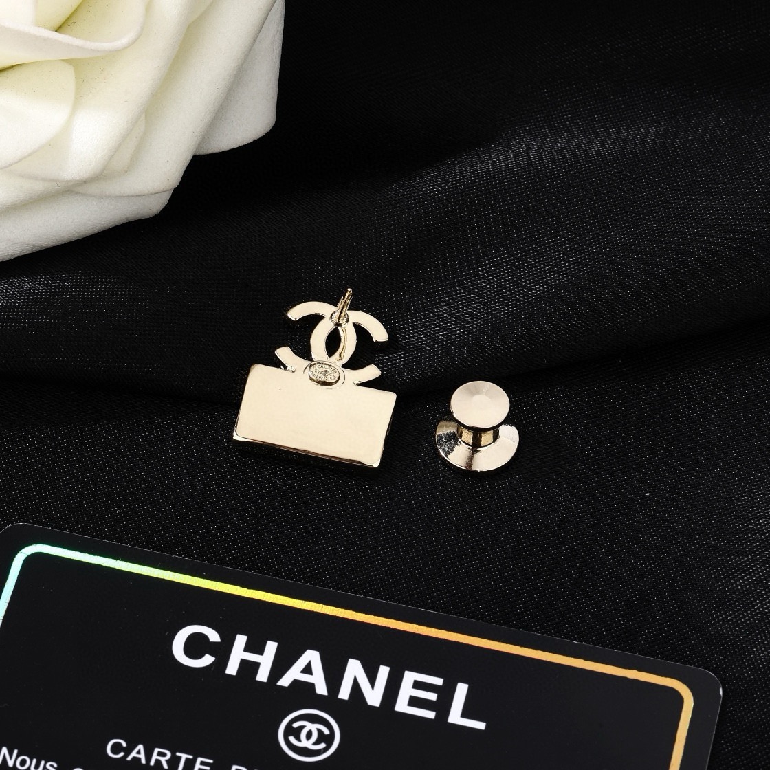 香奈儿 三件套 Chanel 秋冬系列 5号 珍珠 钻石  双C胸针  别有心机设计的一款 超级完美 时