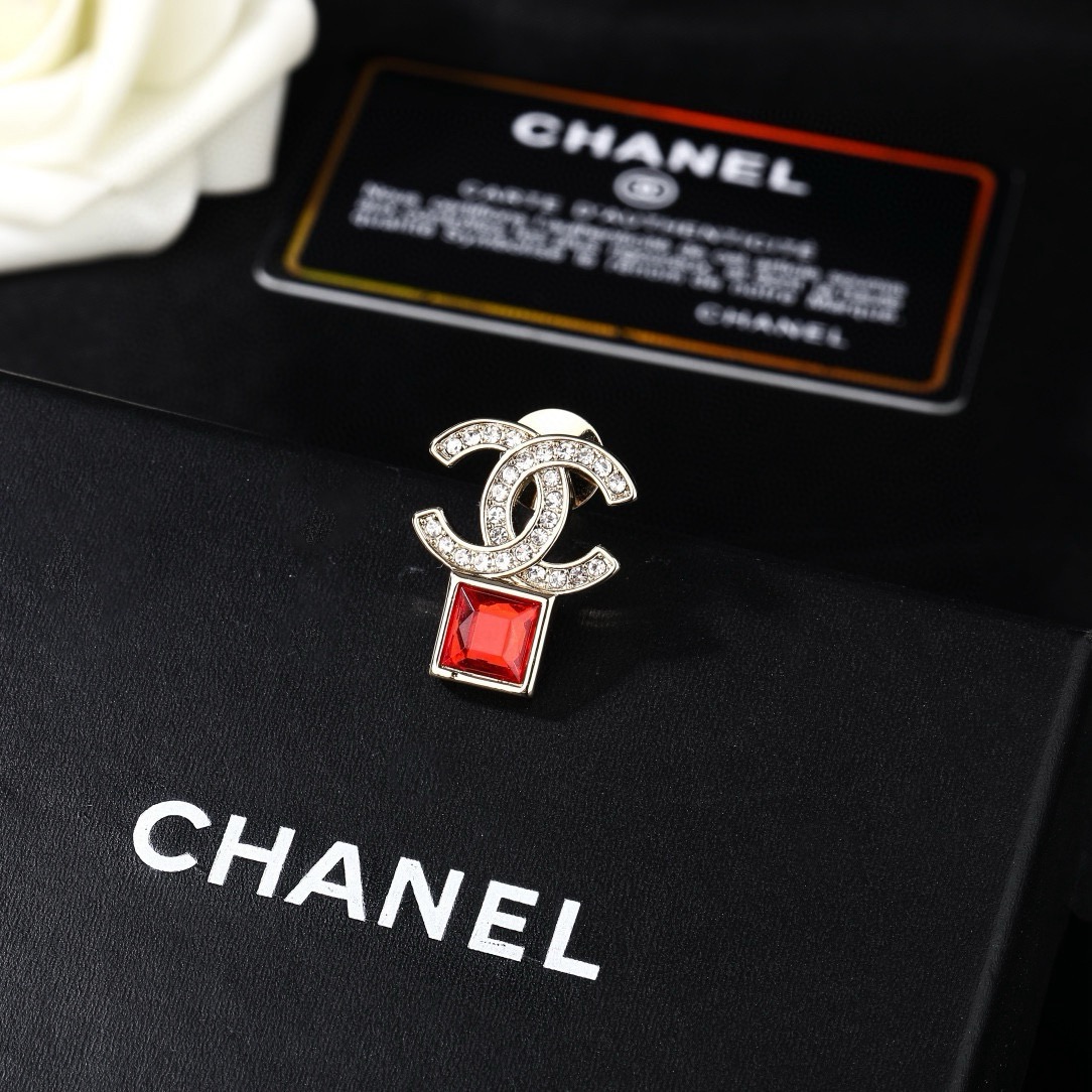 香奈儿 三件套 Chanel 秋冬系列 5号 珍珠 钻石  双C胸针  别有心机设计的一款 超级完美 时