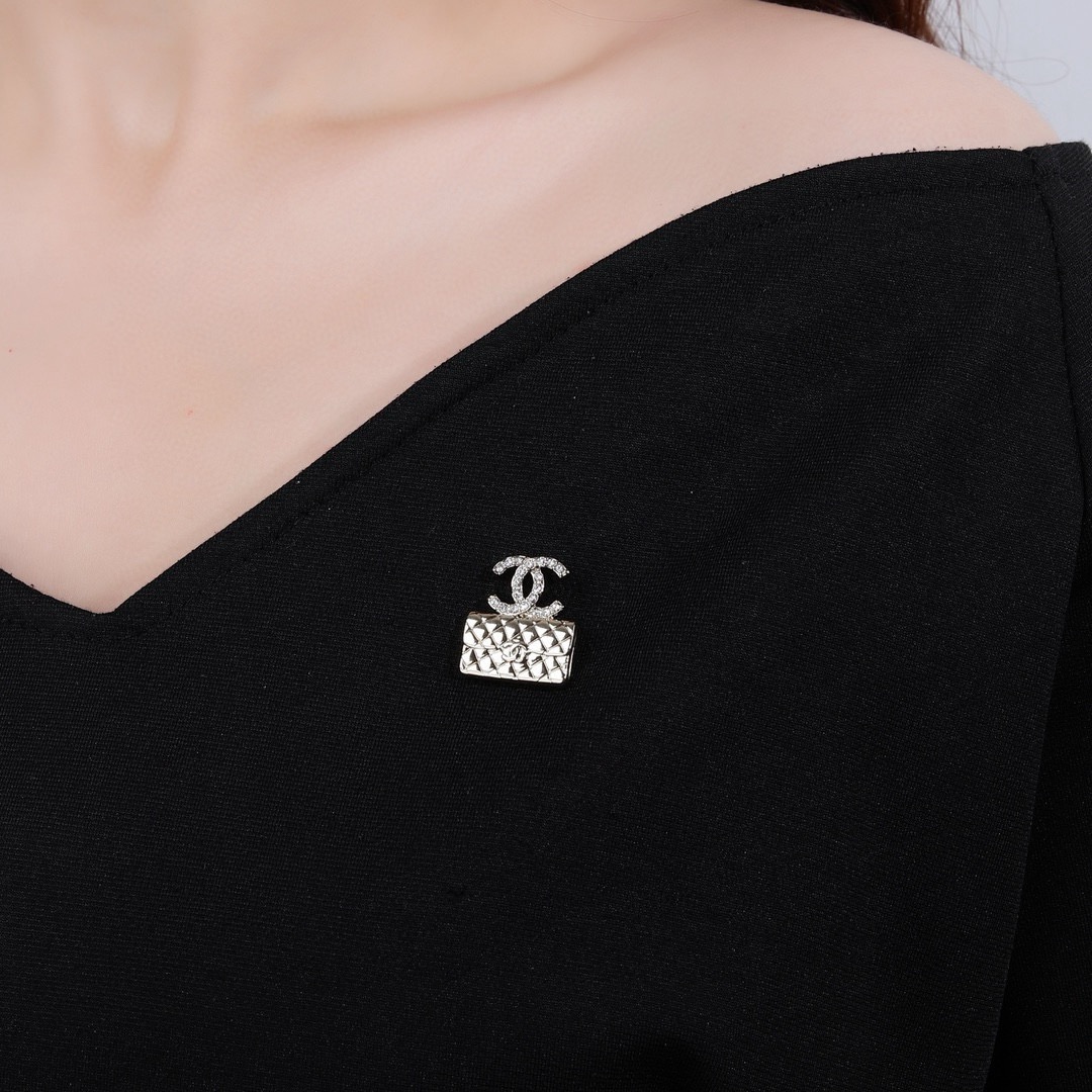 香奈儿 三件套 Chanel 秋冬系列 5号 珍珠 钻石  双C胸针  别有心机设计的一款 超级完美 时