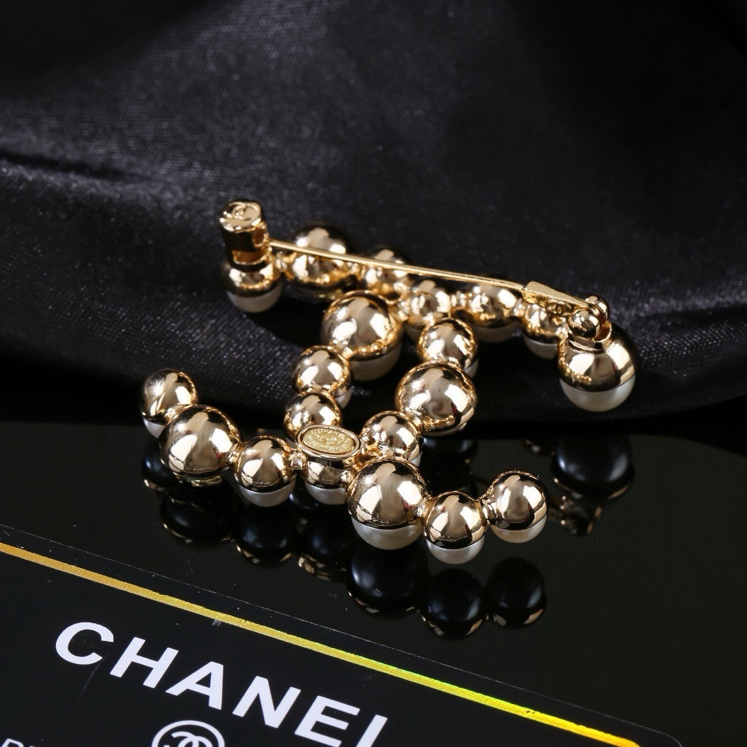 香奈儿 Chanel 最新秋冬 珍珠 水晶 胸针 经典耐看 双C独特设计 原版一致黄铜材质