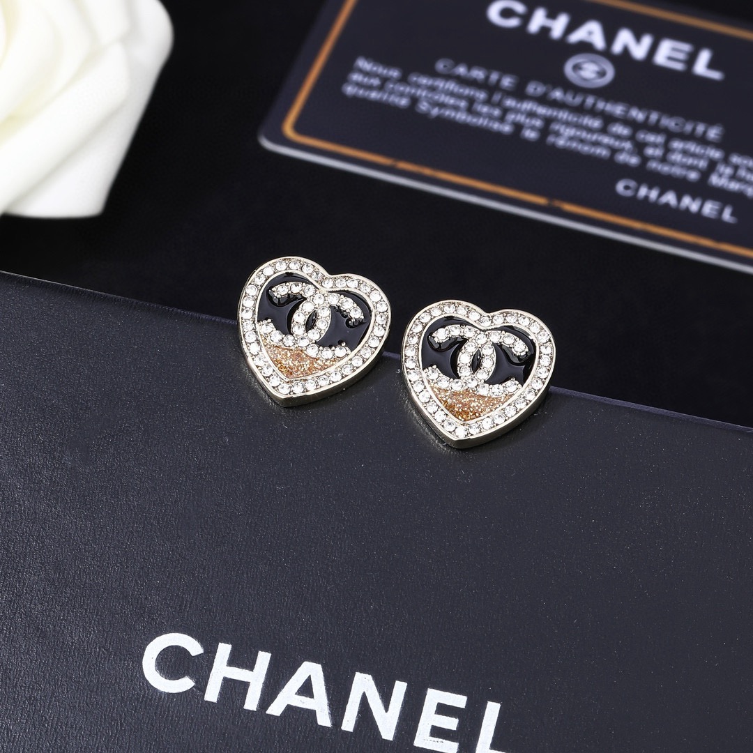 小香 Chanel 23新款爱心💗耳环  专柜同步上新 双C项链 精工打造原版一致黄铜材质