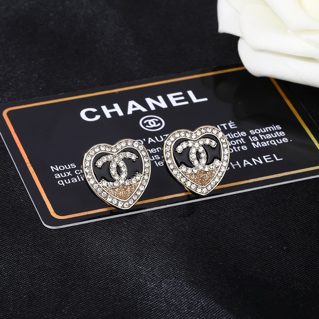 小香 Chanel 23新款爱心💗耳环  专柜同步上新 双C项链 精工打造原版一致黄铜材质