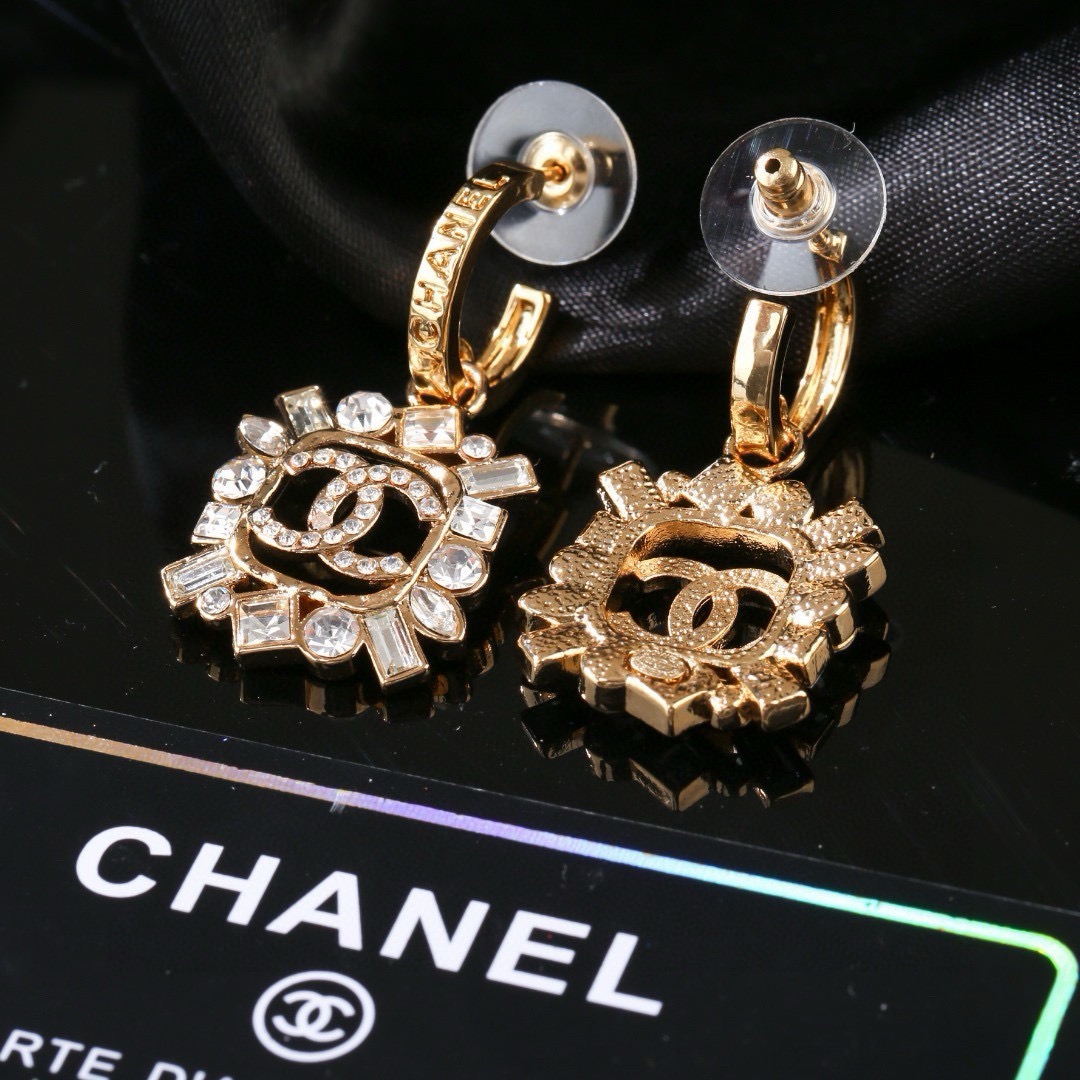 小香 Chanel 新款耳环  专柜同步上新 双C耳钉 精工打造原版一致黄铜材质
