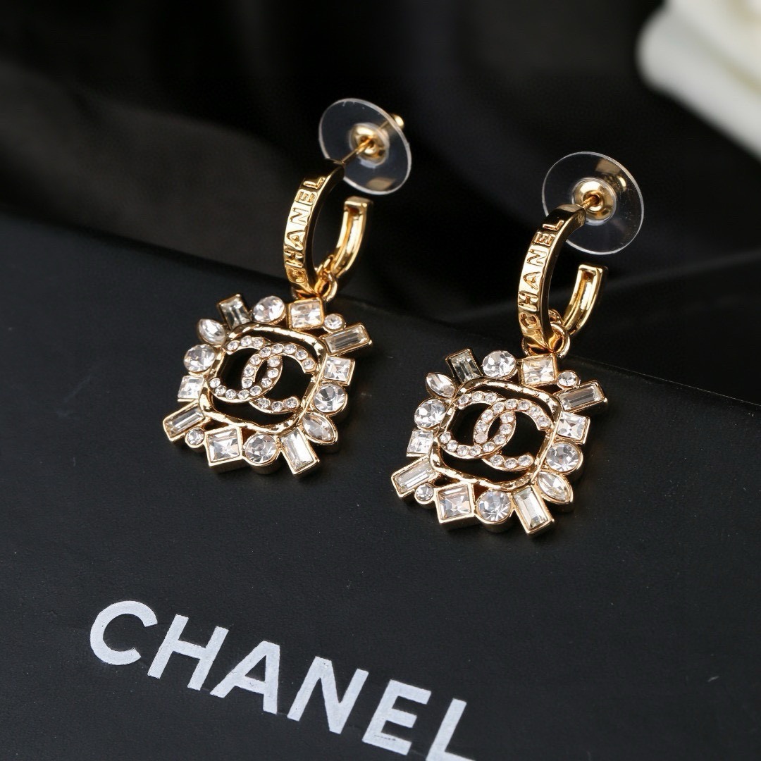 小香 Chanel 新款耳环  专柜同步上新 双C耳钉 精工打造原版一致黄铜材质