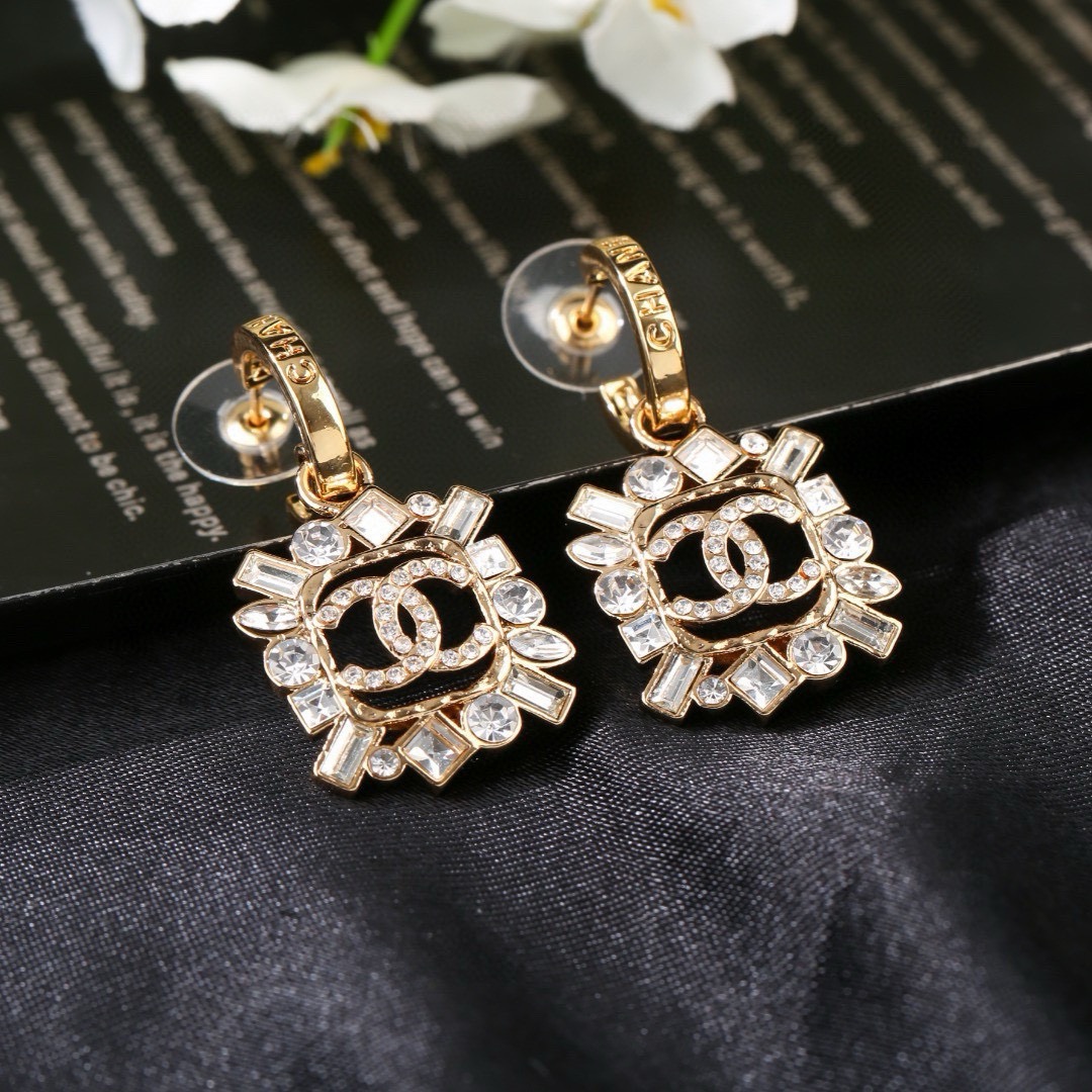 小香 Chanel 新款耳环  专柜同步上新 双C耳钉 精工打造原版一致黄铜材质