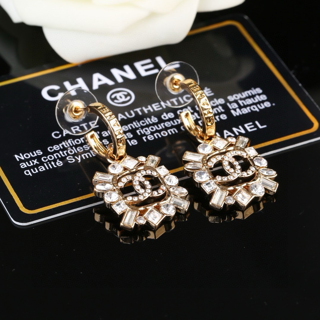 小香 Chanel 新款耳环  专柜同步上新 双C耳钉 精工打造原版一致黄铜材质