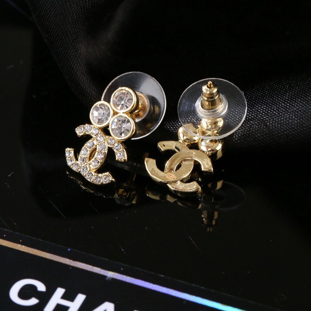 小香 Chanel 新款耳环  专柜同步上新 双C耳钉 精工打造原版一致黄铜材质