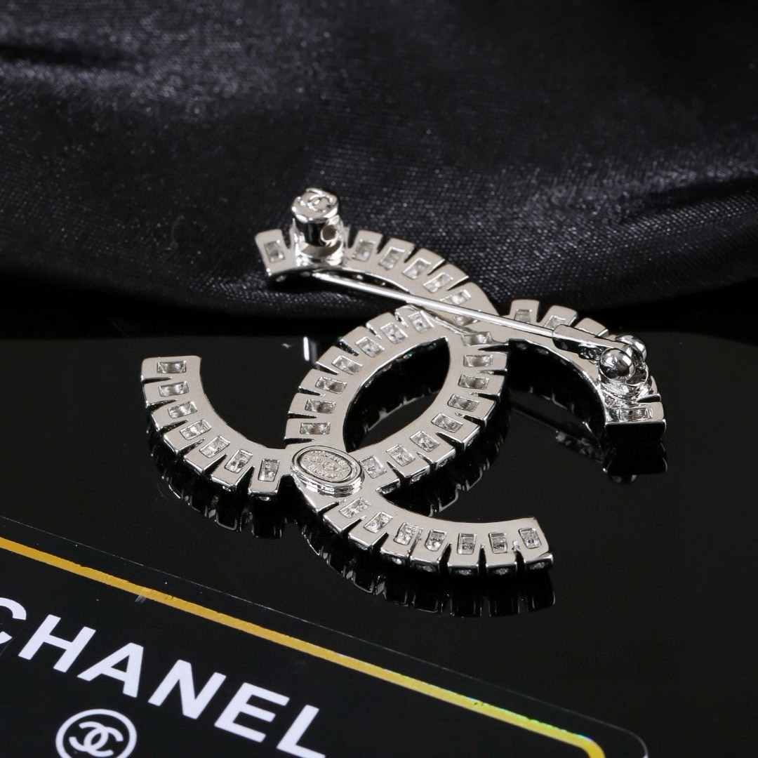 香奈儿 Chanel 最新秋冬 水晶 胸针 经典耐看 双C独特设计 原版一致黄铜材质