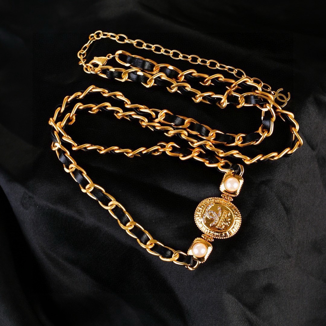 Chanel 小香腰链 精选小羊皮 采用原版一致黄铜材质 电镀18K金 超级重工的一款腰链 力求完美 做