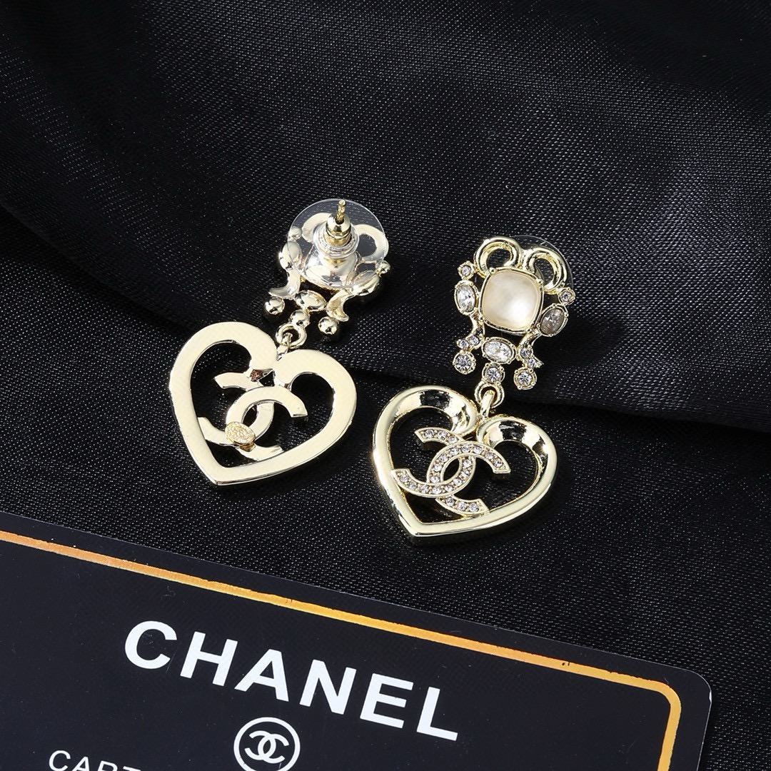CHANEL 香奈儿 新款耳环  ✨每一个细节做工非常精细    这款设计非常美轮美奂 这款真的超级美超