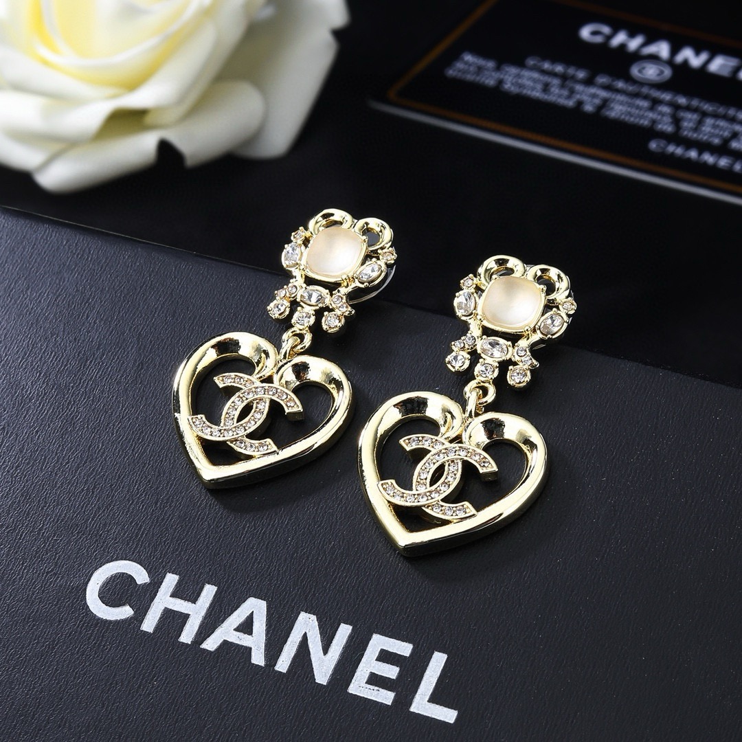 CHANEL 香奈儿 新款耳环  ✨每一个细节做工非常精细    这款设计非常美轮美奂 这款真的超级美超