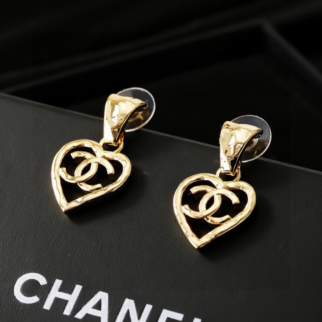 小香 Chanel 新款爱心💗耳环  专柜同步上新 双C项链 精工打造原版一致黄铜材质