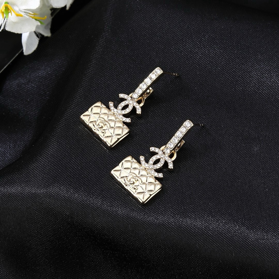 小香 Chanel 新品耳环 代购级别 一比一品质 香奈鹅 系列 经典cc logo 风格高级百搭 高级