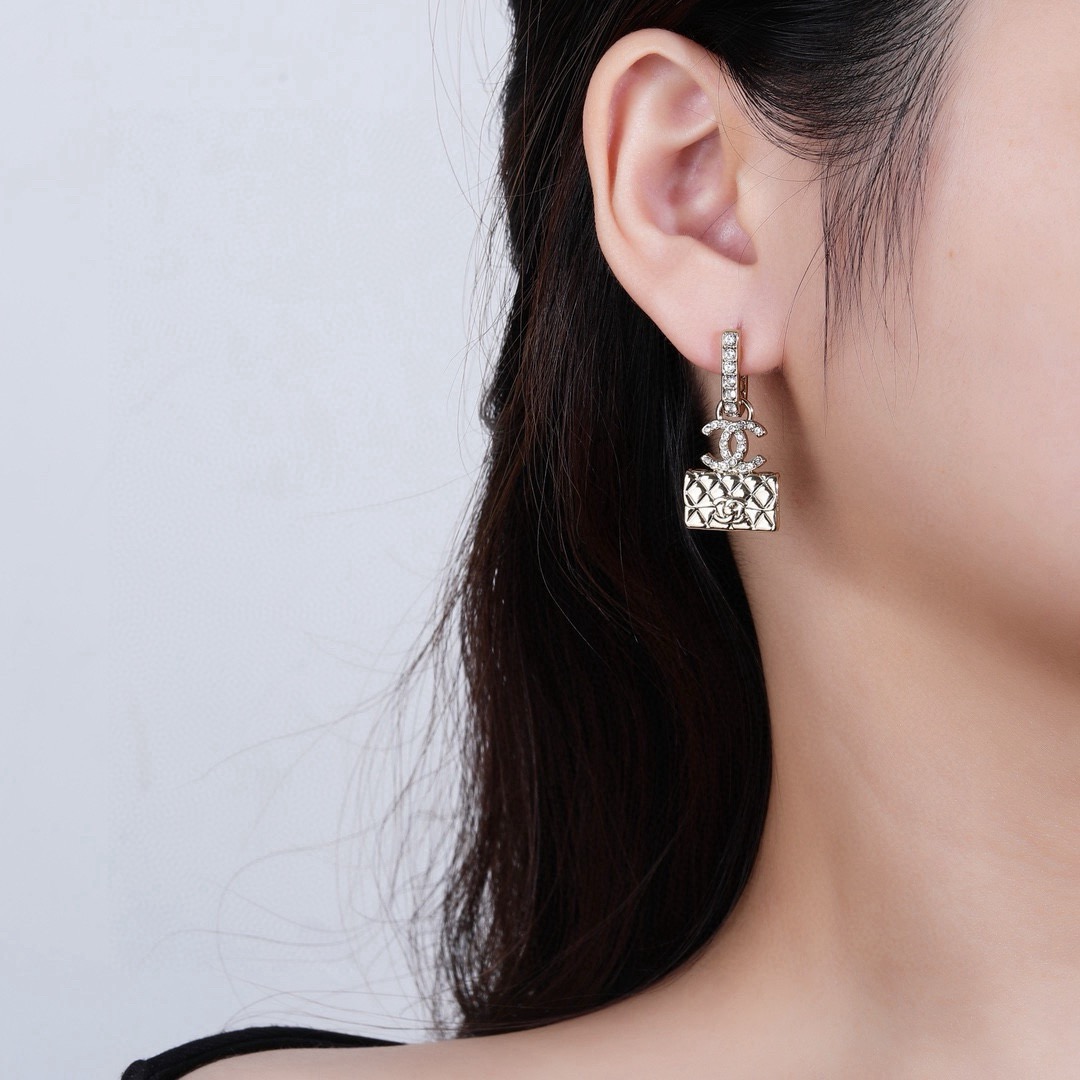 小香 Chanel 新品耳环 代购级别 一比一品质 香奈鹅 系列 经典cc logo 风格高级百搭 高级