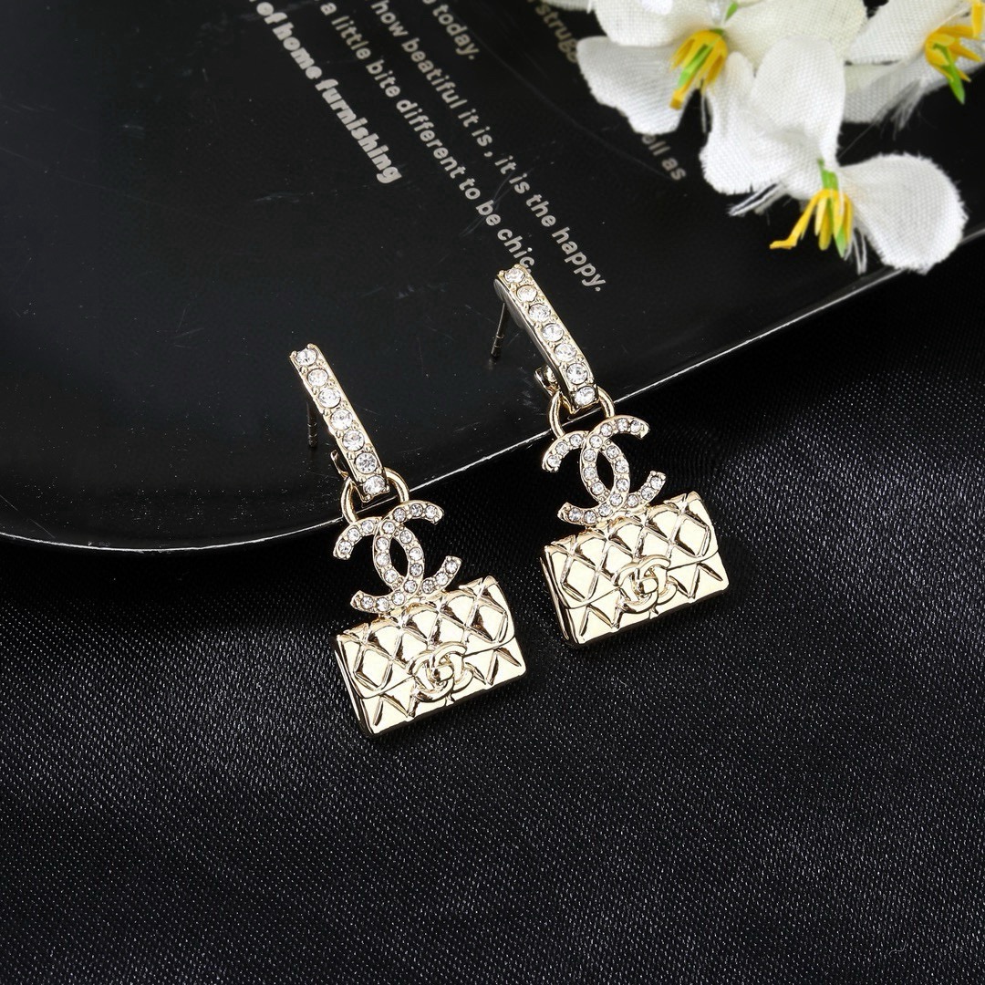 小香 Chanel 新品耳环 代购级别 一比一品质 香奈鹅 系列 经典cc logo 风格高级百搭 高级