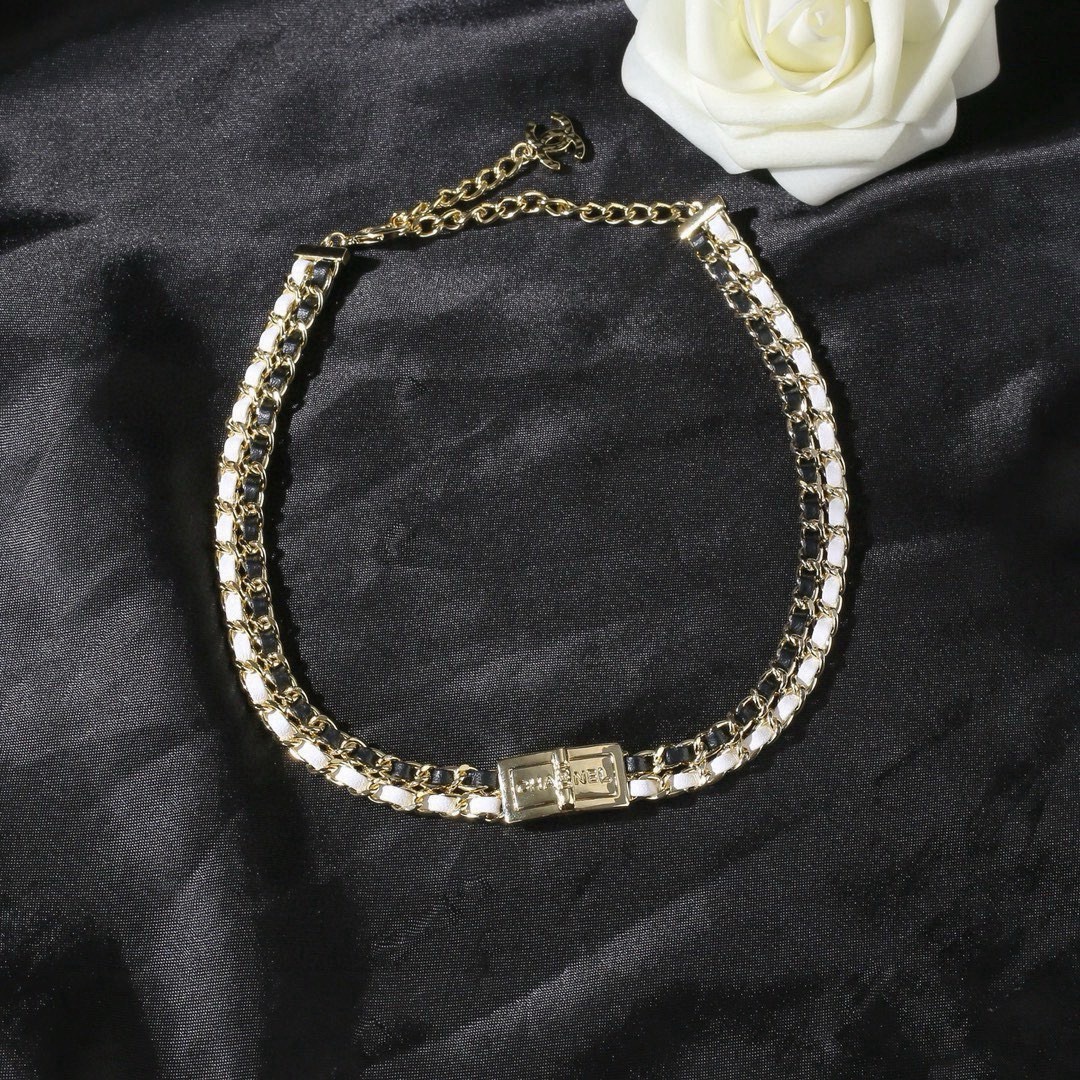 小香 Chanel 新款黑白小羊皮项链 颈链 专柜同步上新 双C精工打造原版一致黄铜材质