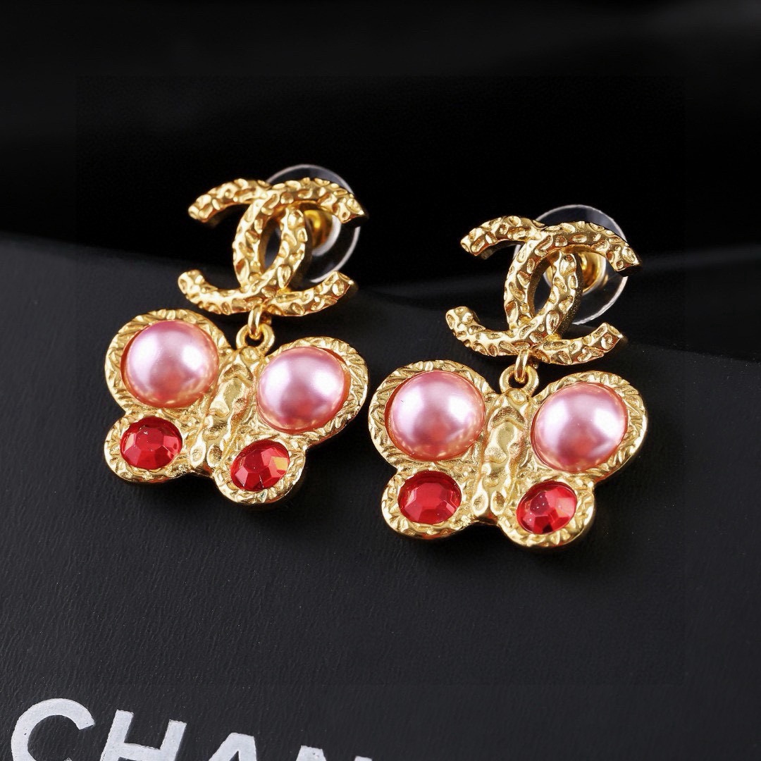 小香Chanel新款耳环   ✨每一个细节做工非常精细    这款设计非常美轮美奂 这款真的超级美超级仙