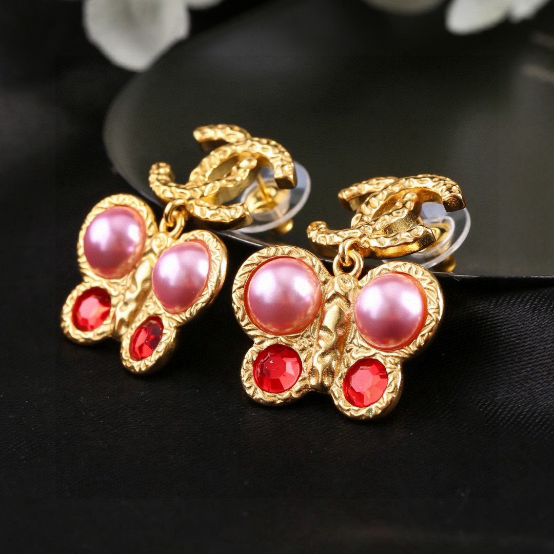 小香Chanel新款耳环   ✨每一个细节做工非常精细    这款设计非常美轮美奂 这款真的超级美超级仙