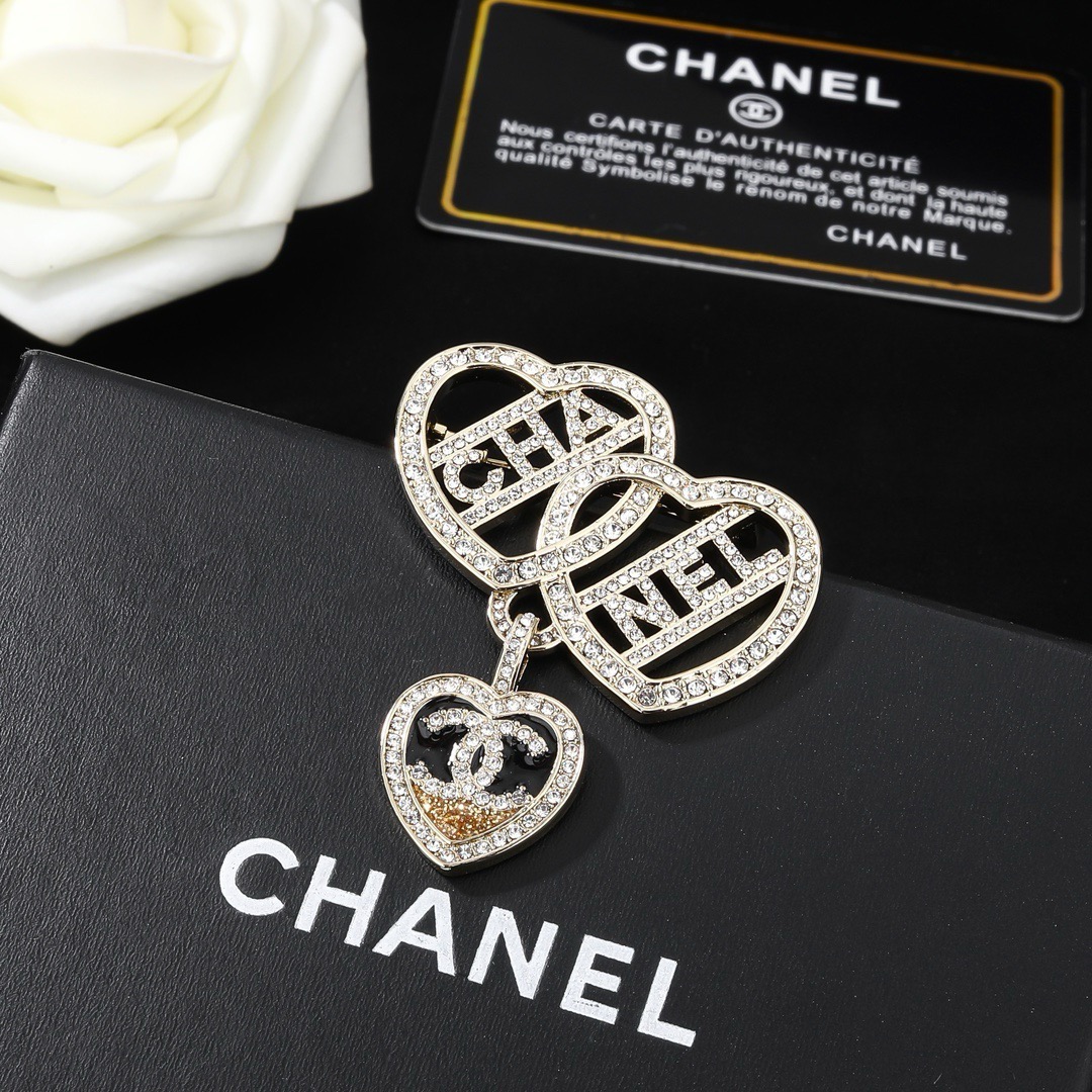 小香 Chanel 新款胸针 专柜同步上新 双C胸针 精工打造原版一致黄铜材质