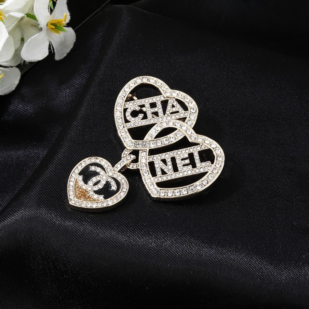 小香 Chanel 新款胸针 专柜同步上新 双C胸针 精工打造原版一致黄铜材质