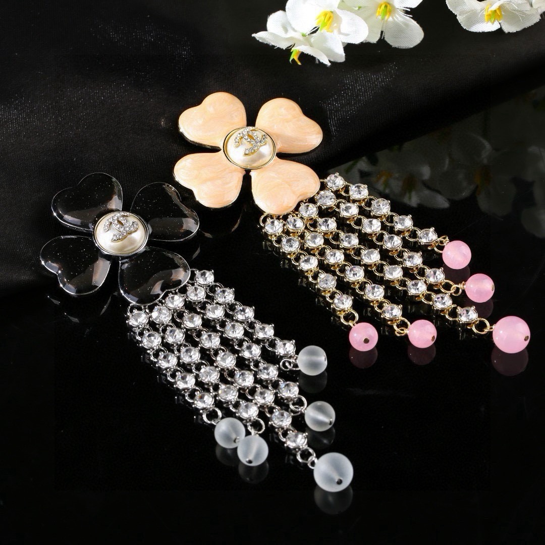 小香Chanel 新款流苏胸针  ✨每一个细节做工非常精细    这款设计非常美轮美奂 这款真的超级美超