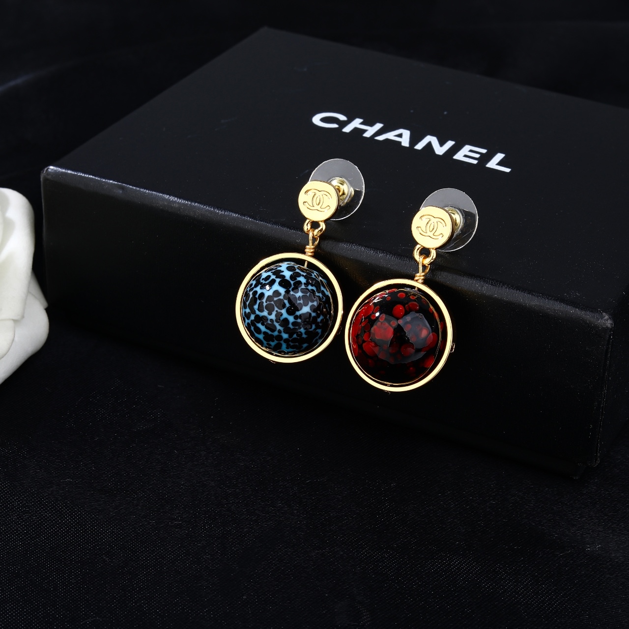小香Chanel新款耳环   ✨每一个细节做工非常精细    这款设计非常美轮美奂 这款真的超级美超级仙