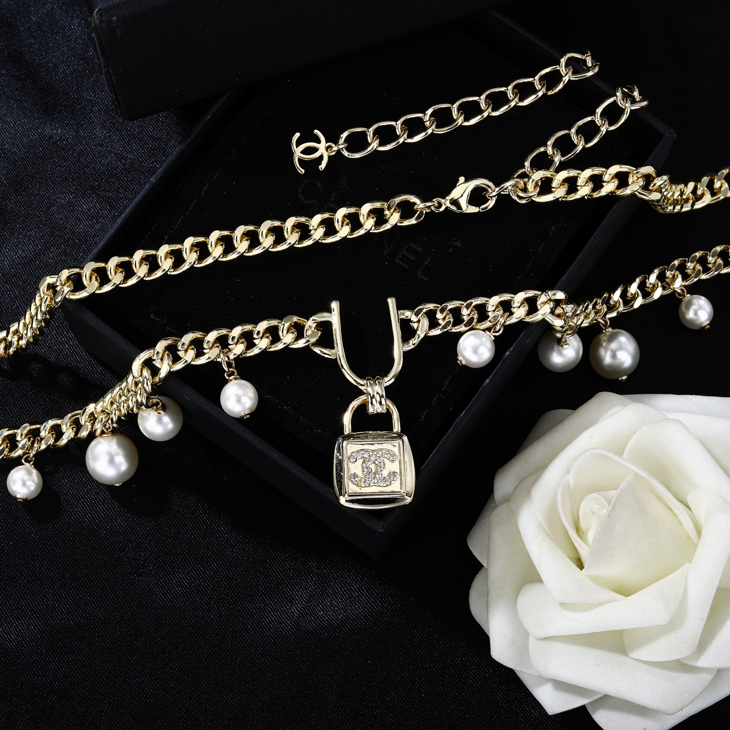 小香 Chanel 新品腰链 代购级别 一比一品质 香奈鹅 系列 风格高级百搭 高级感爆棚 现货 立即抢购👉