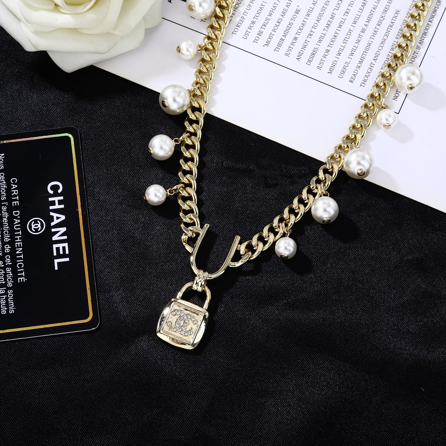 小香 Chanel 新品腰链 代购级别 一比一品质 香奈鹅 系列 风格高级百搭 高级感爆棚 现货 立即抢购👉