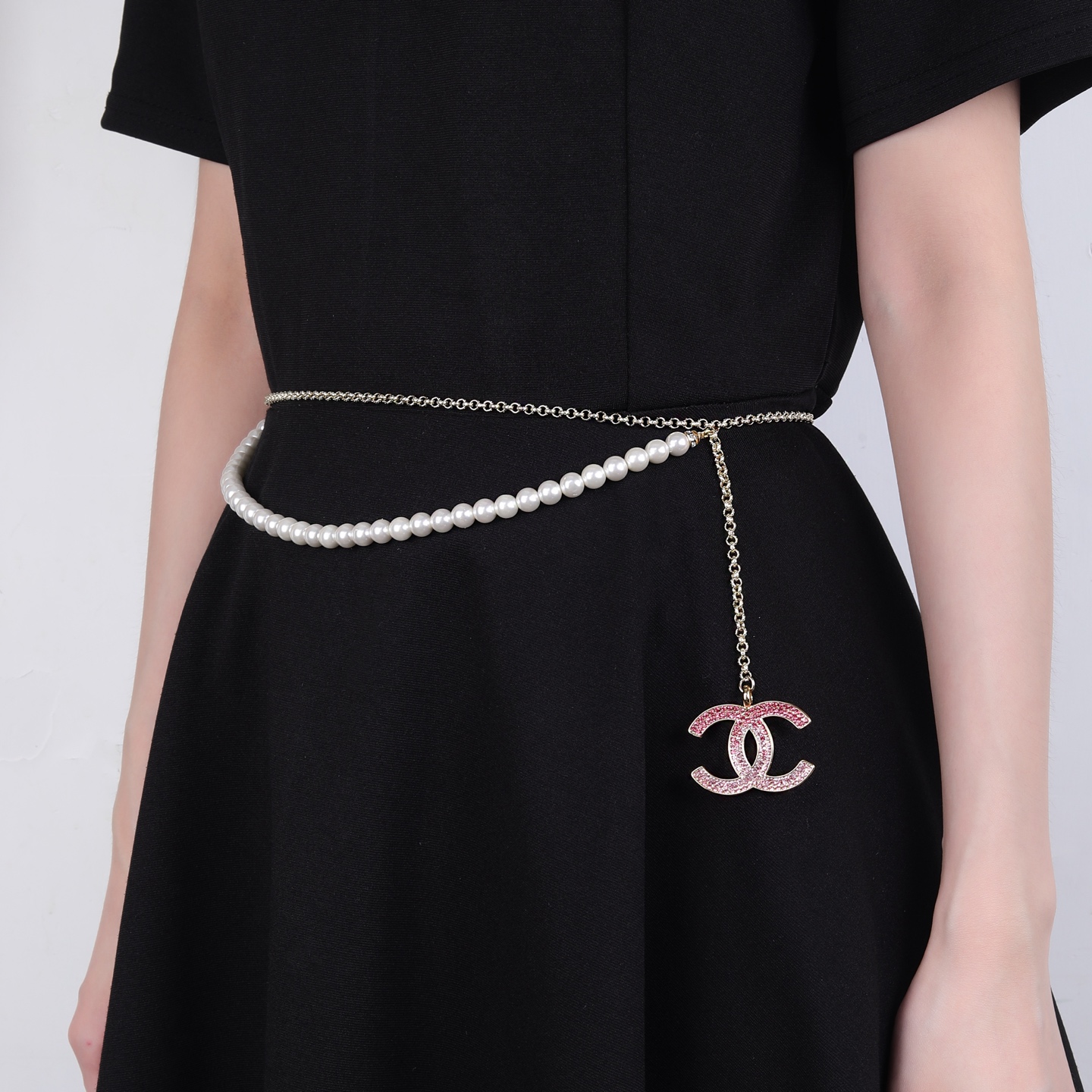 Chanel Goose series CC logo pearl chain necklace gold-tone metal white faux pearl pink crystal 80cm adjustable