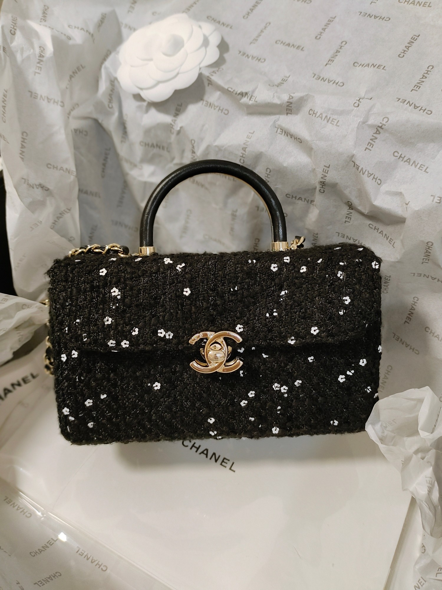 Xiaoxiang matching counter Chanel 23k vintage vintage handle box bag duffle snowflake black small size 17cm, put down the phone I love it so much