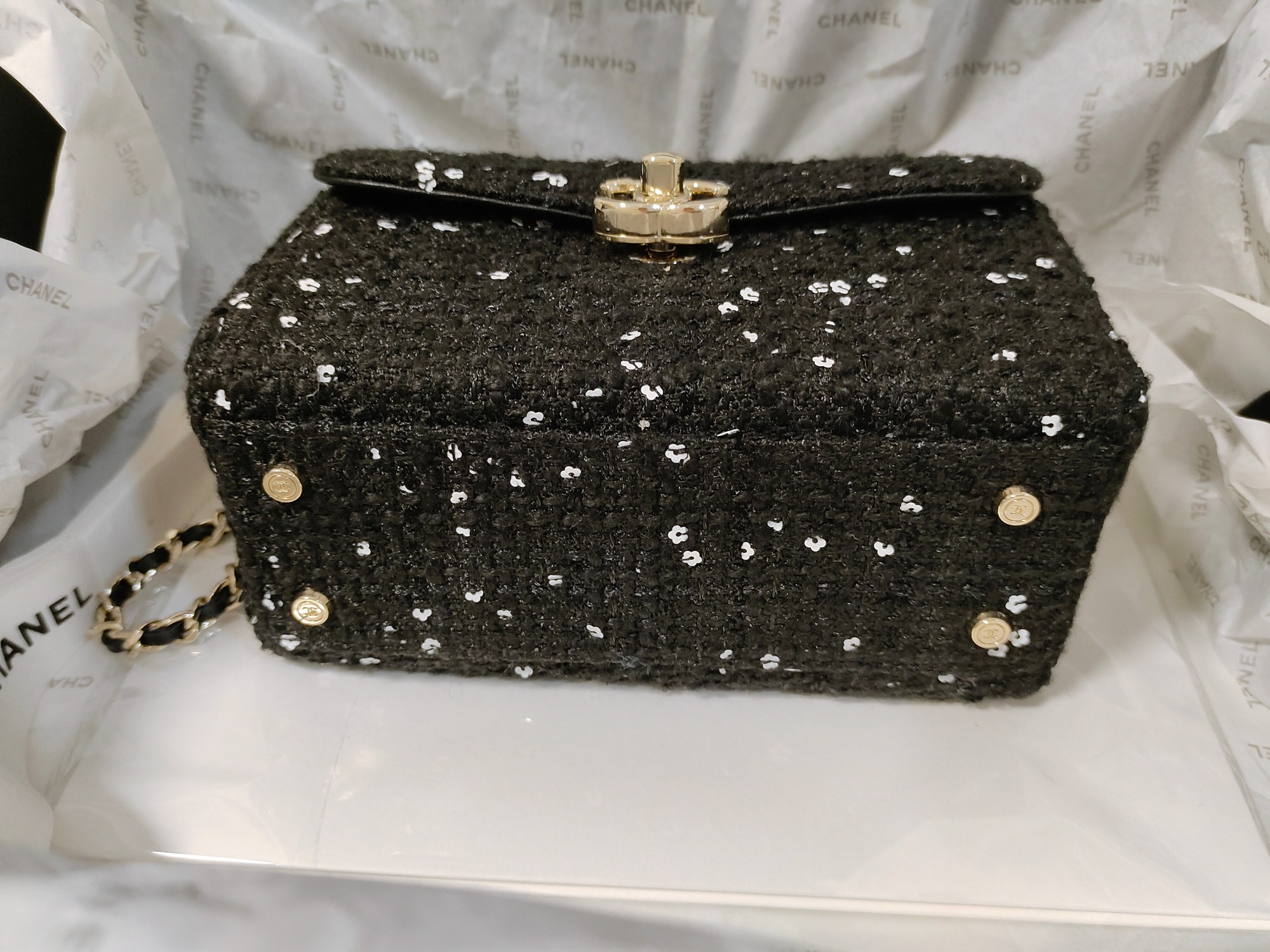 Xiaoxiang matching counter Chanel 23k vintage vintage handle box bag duffle snowflake black small size 17cm, put down the phone I love it so much