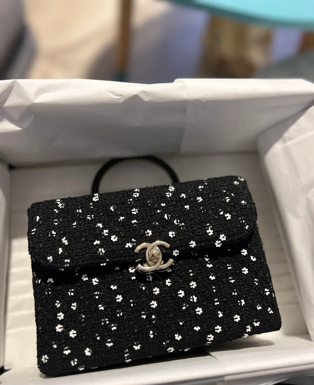 Chanel medium handle box bag duffle snowflake black 19cm small amount in stock