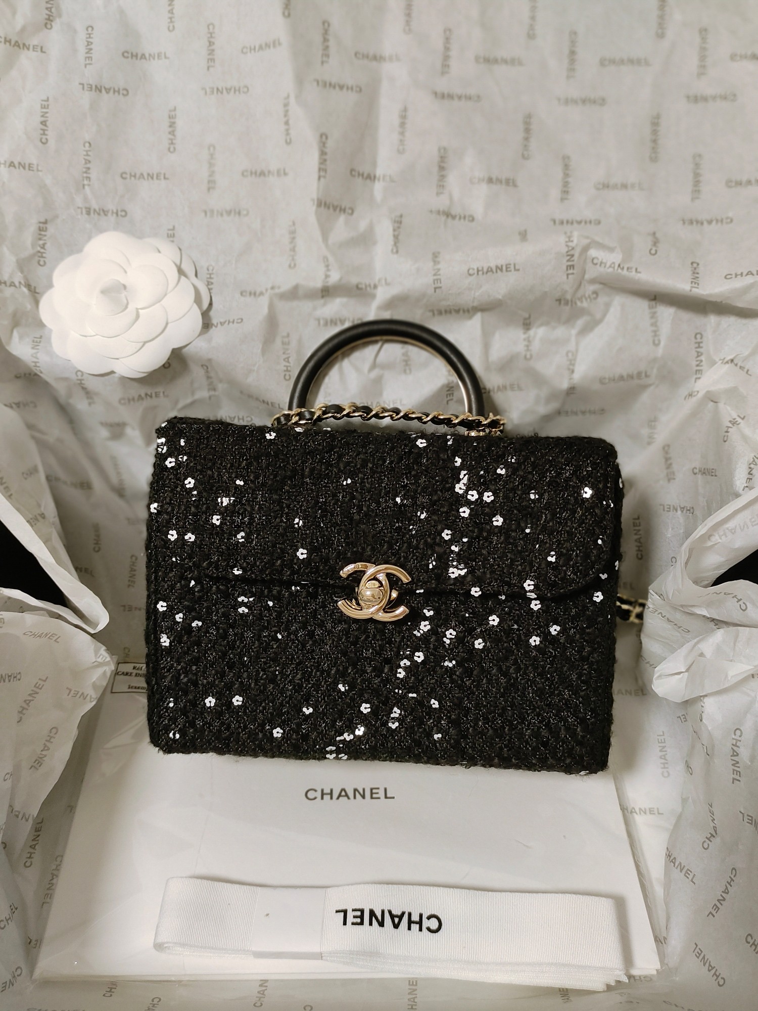 Xiaoxiang Chanel 23k vintage vintage handle box bag duffle snowflake black medium size 19cm, very favorite!