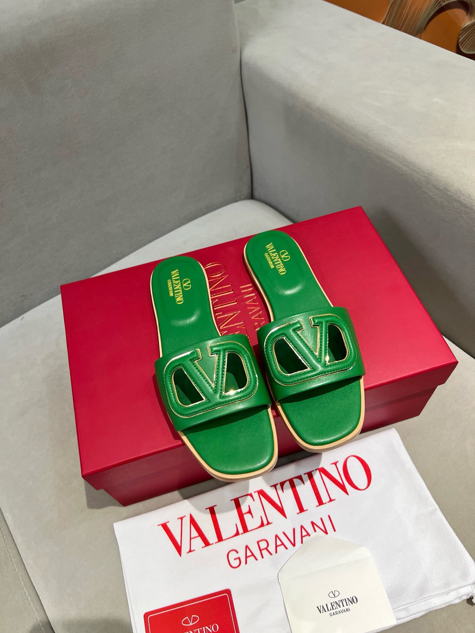 Valentino Schuhe Badelatschen Offene Arbeiten Echtleder Schaffell Frühling/Sommer Kollektion