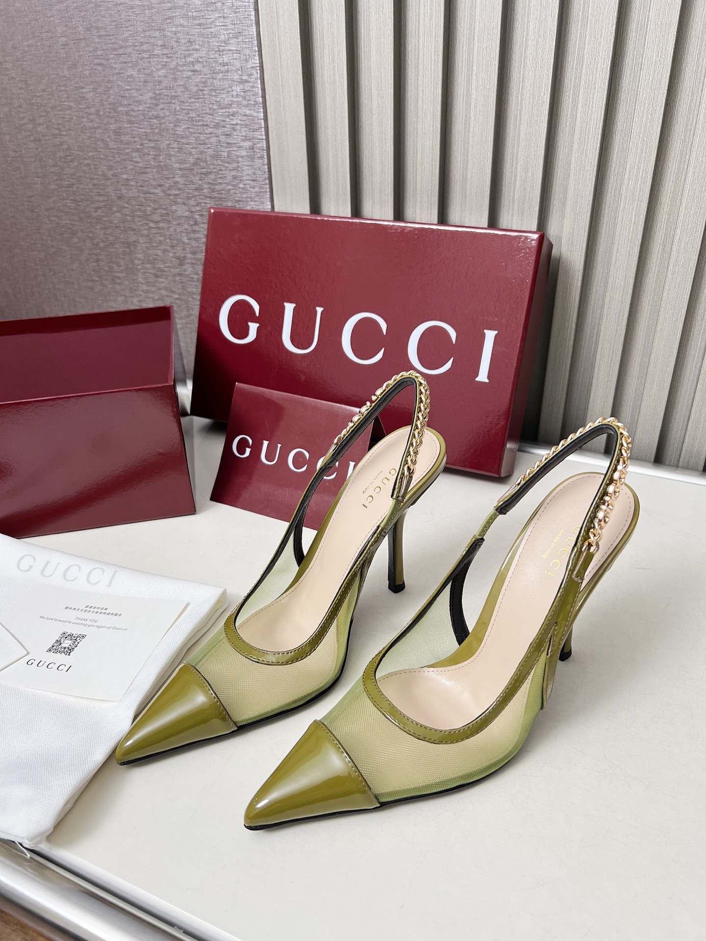 NO:231892,ＧGhome is always working hard to satisfy the fashion we pursue. This series is sexy but intellectual. Fabric shiny ox patent leather, inner footbed sheepskin, heel height 10.5cm, outsole leather, size 35-43 (customized 40-43), high heels, sandals, sandals, high heels, sheepskin19860909Ｇ家总是在鼎力而为的满足我们所追求的时尚这系列透着性感却又不失知性吧 面料亮面牛漆皮 内里垫脚羊皮 跟高10.5Cm 大底真皮 码数35-43（40-43定制）,高跟鞋凉鞋,sandals,high heels,sheepskin,Women's Shoes