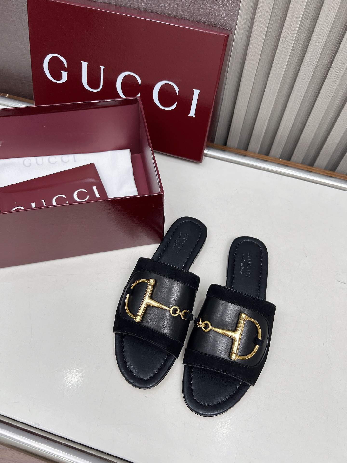 NO:406678,GH series launched a grand lineup again. The three-set twelve colors of each have new metal buckles upgraded the brand's values, lazy and fashion perfectly collided, and the overall style fully interpreted the high-quality casual fabric imported sheepskin, 3A-level genuine leather, size 35-42 (customized by 40-42), slippers, slippers, sheepskin19860909Ｇ家爆款系列再度隆重推出大阵容.三组型体各十二个配色新的金属扣升级了品牌的价值观,慵懒与时尚完美碰撞,整体风格妥妥诠释出休闲的高质感 面料进口羊皮 大底3A级真皮 码数35-42（40-42定制）,拖鞋,slippers,sheepskin,Women's Shoes