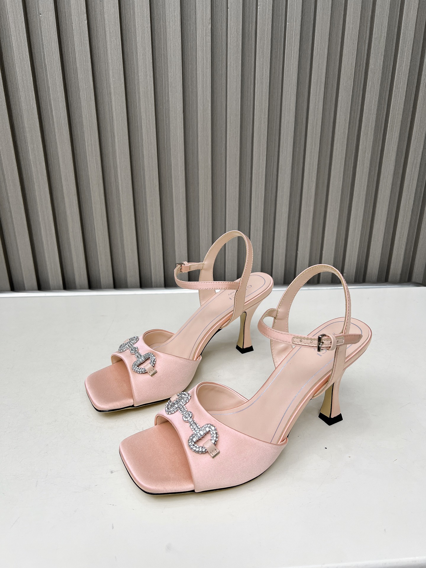 NO:406686,35-39 (customized by 40-42) Upper silk diamond accessories, imported lambskin lining and footrest, outsole leather, heel height 8.5cm, sandals, sandals, sheepskin, real silk1986090935-39（40-42定制） 鞋面真丝奥钻配饰 内里及垫脚进口小羊皮 大底真皮 跟高8.5Cm,凉鞋,sandals,sheepskin,real silk,Women's Shoes