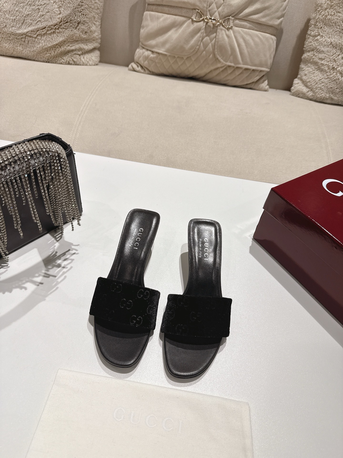 NO:871027,2026S G Jiaxia’s new and powerful summer model. The highlight is to keep up. Fashion and stability are the essence and soul of slippers. Upper velvet sheepskin. Heel height is about 5.5Cm. Size 35-42 (customized for 35, 40, 41, 42), high heels, high heels, slippers, sheepskin.198609092026S Ｇ家夏款实力上新精品 亮点在跟上彰显,时尚且稳适就是拖鞋的精髓、灵魂所在 鞋面天鹅绒羊皮 跟高约5.5Cm 码数35-42（35、40、41、42定制）,高跟鞋,high heels,slippers,sheepskin,Women's Shoes