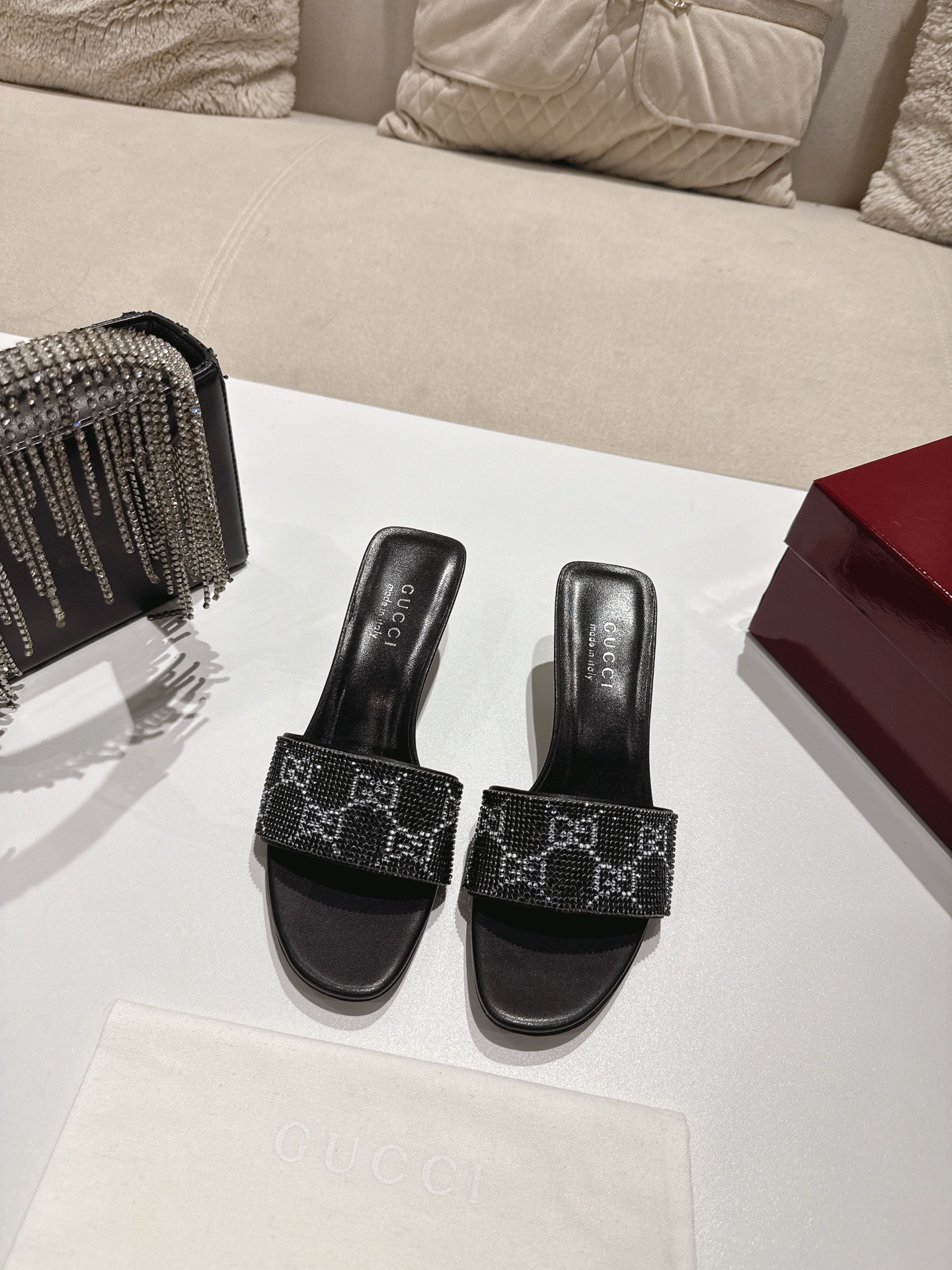 NO:871019,2026S G Jia summer model is a new and powerful product. The highlight is to keep up. Fashion and stability are the essence and soul of slippers. The upper is diamond sheepskin. The heel height is about 5.5cm. The size is 35-42 (35, 40, 41, 42 customized), high heels, high heels, slippers, sheepskin.198609092026S Ｇ家夏款实力上新精品 亮点在跟上彰显,时尚且稳适就是拖鞋的精髓、灵魂所在 鞋面奥钻羊皮 跟高约5.5Cm 码数35-42（35、40、41、42定制）,高跟鞋,high heels,slippers,sheepskin,Women's Shoes