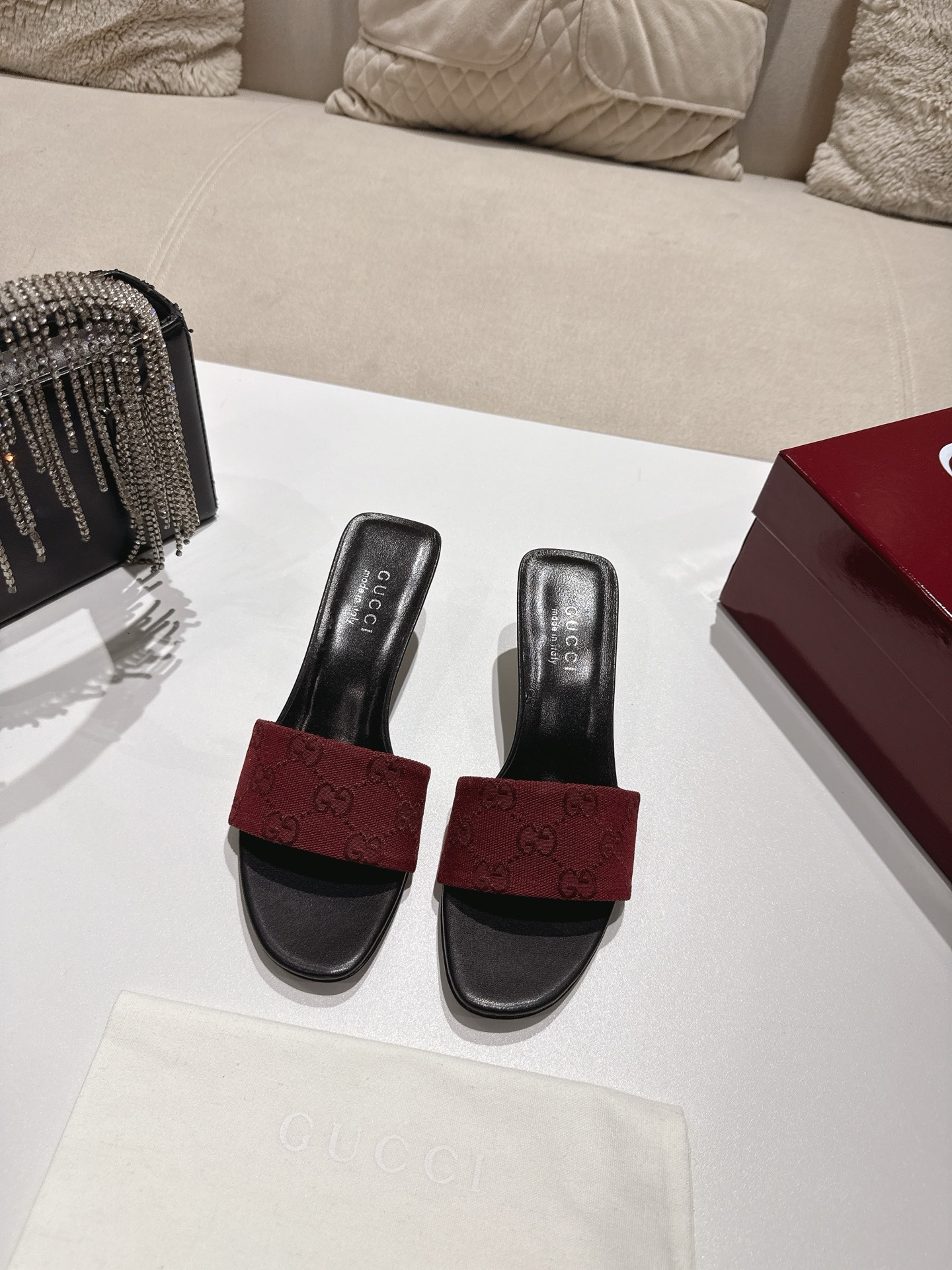 NO:871034,2026S G Family's new summer model, the highlight is to keep up. Fashion and stability are the essence and soul of slippers. The upper is G Family's specific denim sheepskin. The heel height is about 5.5Cm. The size is 35-42 (customized for 35, 40, 41, 42), high heels, gucci, high heels, slippers, sheepskin.198609092026S Ｇ家夏款实力上新精品 亮点在跟上彰显,时尚且稳适就是拖鞋的精髓、灵魂所在 鞋面G家特定牛仔布羊皮 跟高约5.5Cm 码数35-42（35、40、41、42定制）,高跟鞋,gucci,high heels,slippers,sheepskin,Women's Shoes