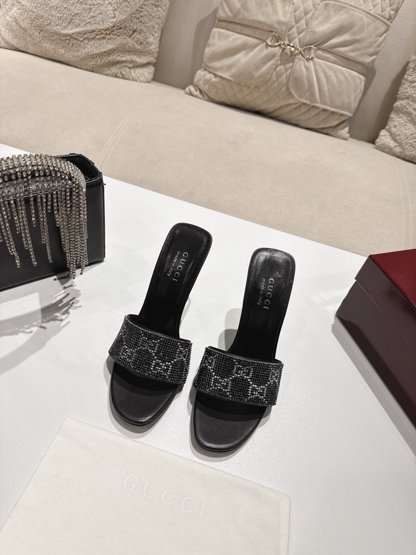 NO:871051,2026S G Jiaxia's new and powerful summer model. The highlight is to keep up. Fashion and stability are the essence and soul of slippers. The upper is diamond sheepskin. The heel height is about 11Cm. Size 35-42 (35, 40, 41, 42 customized), high heels, high heels, slippers, sheepskin.198609092026S Ｇ家夏款实力上新精品 亮点在跟上彰显,时尚且稳适就是拖鞋的精髓、灵魂所在 鞋面奥钻羊皮 跟高约11Cm 码数35-42（35、40、41、42定制）,高跟鞋,high heels,slippers,sheepskin,Women's Shoes