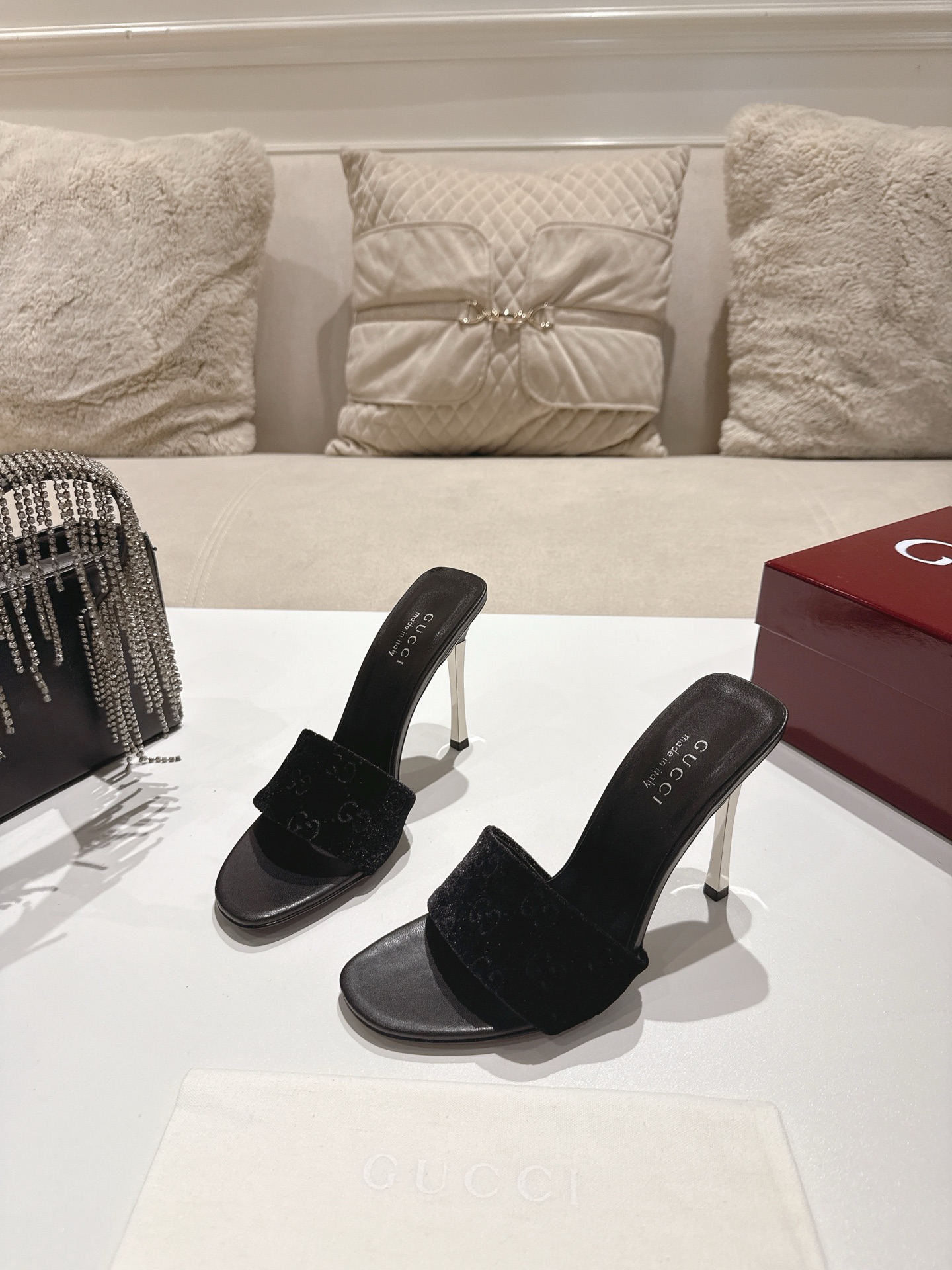NO:871060,2026S G Jia summer model is a new and powerful product. The highlight is to keep up. Fashion and stability are the essence and soul of slippers. Upper velvet sheepskin. Heel height is about 11Cm. Size 35-42 (35, 40, 41, 42 customized), high heels, high heels, slippers, sheepskin.198609092026S Ｇ家夏款实力上新精品 亮点在跟上彰显,时尚且稳适就是拖鞋的精髓、灵魂所在 鞋面天鹅绒羊皮 跟高约11Cm 码数35-42（35、40、41、42定制）,高跟鞋,high heels,slippers,sheepskin,Women's Shoes