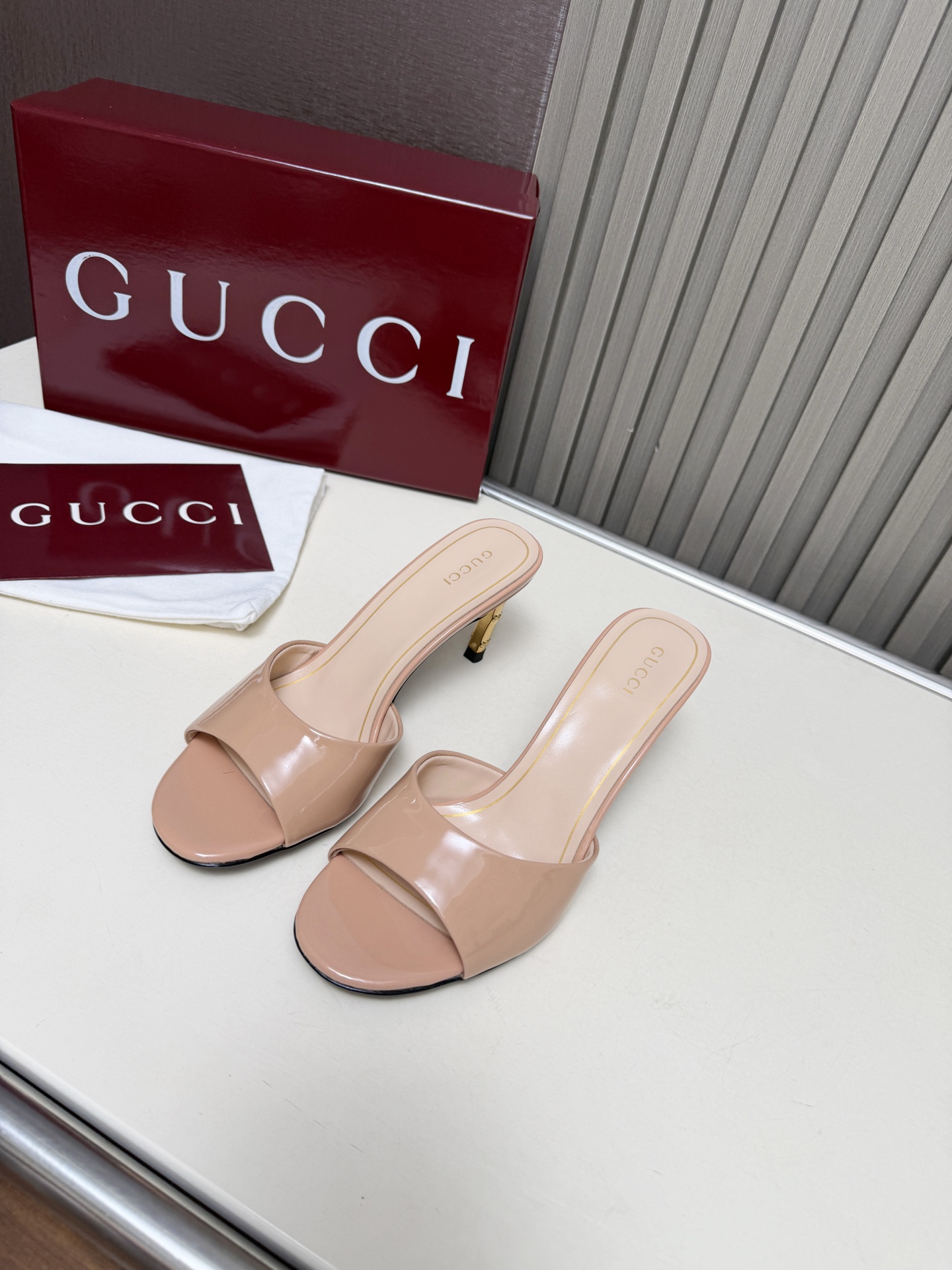 NO:922219,New arrival...Golden electroplated bamboo kitten heel, a fashion highlight, upgrades its own grade and also doubles its meaning. Fabric is glossy patent leather. Lining is lambskin of the same color. Heel height 7.5Cm. Outsole genuine leather. Size 35-42 (customized for 35, 40, 41, 42), high heels, high heels, sheepskin19860909上新中……金色电镀竹节小猫跟,时尚的亮点、升级了本身的档次同时寓意也倍棒 面料亮面漆皮 内里同色系小羊皮 跟高7.5Cm 大底真皮 码数35-42（35、40、41、42定制）,高跟鞋,high heels,sheepskin,Women's Shoes