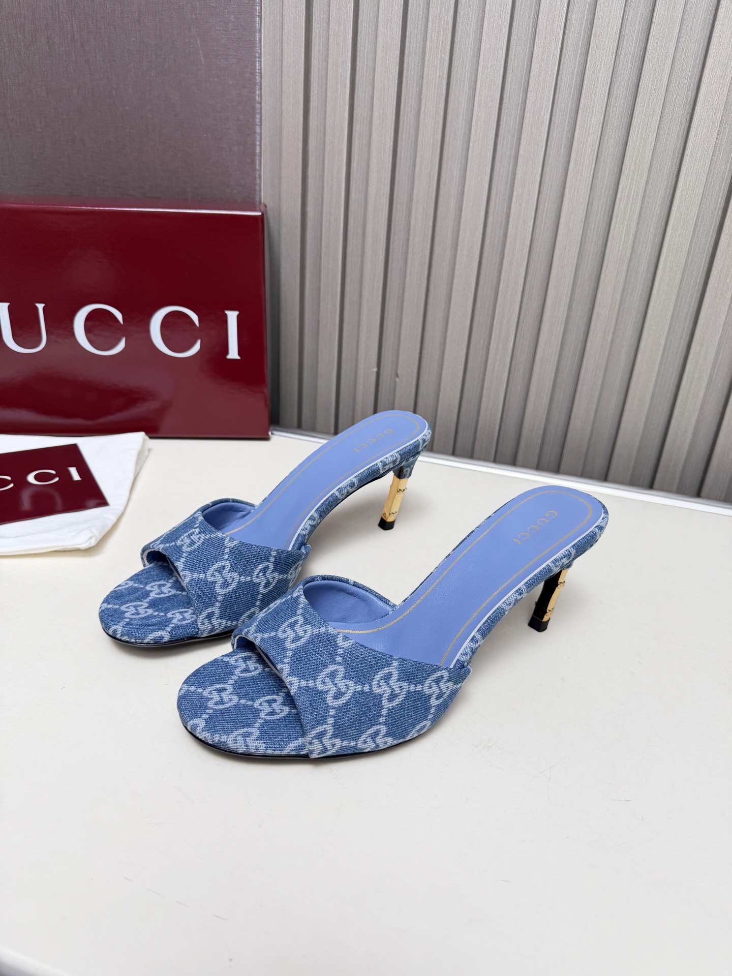 NO:922235,New arrival...Golden electroplated bamboo kitten heel, a fashion highlight, upgrades its own grade and doubles its meaning. Fabric-specific logo denim. Same color lambskin lining. Heel height 7.5Cm. Outsole genuine leather. Size 35-42 (customized for 35, 40, 41, 42), high heels, high heels, sheepskin19860909上新中……金色电镀竹节小猫跟,时尚的亮点、升级了本身的档次同时寓意也倍棒 面料特定Logo牛仔布 内里同色系小羊皮 跟高7.5Cm 大底真皮 码数35-42（35、40、41、42定制）,高跟鞋,high heels,sheepskin,Women's Shoes