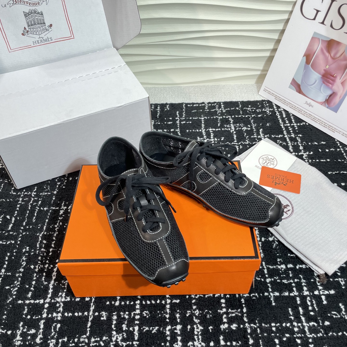 NO:221512,Purchase grade 25ss new mesh Mary Jane casual shoes and ugly shoes. It's really not ugly to wear. It's fashionable to wear. The feet feel very comfortable and lightweight. Classic sports style   mesh color design, ugly and durable. Fabric: original custom-made top cowhide   mesh lining: original custom sheepskin outsole: original mold-opening anti-slip sole Size: 35-39 (40.41 custom-made non-return and exchange), Mary Jane, mary jane, cowhide, sheepskin19860909代购级 25ss新款网面玛丽珍休闲鞋丑鞋的时髦 上脚真心不丑,穿上就是时髦人儿,脚感非常舒服又轻便,经典运动风格 网面色设计,丑的耐看 面料:原版定制头层牛皮 网布内里:原版定制羊皮 大底:原版开模防滑大底 码数:35-39(40.41订做不退换),玛丽珍,mary jane,cowhide,sheepskin,Women's Shoes