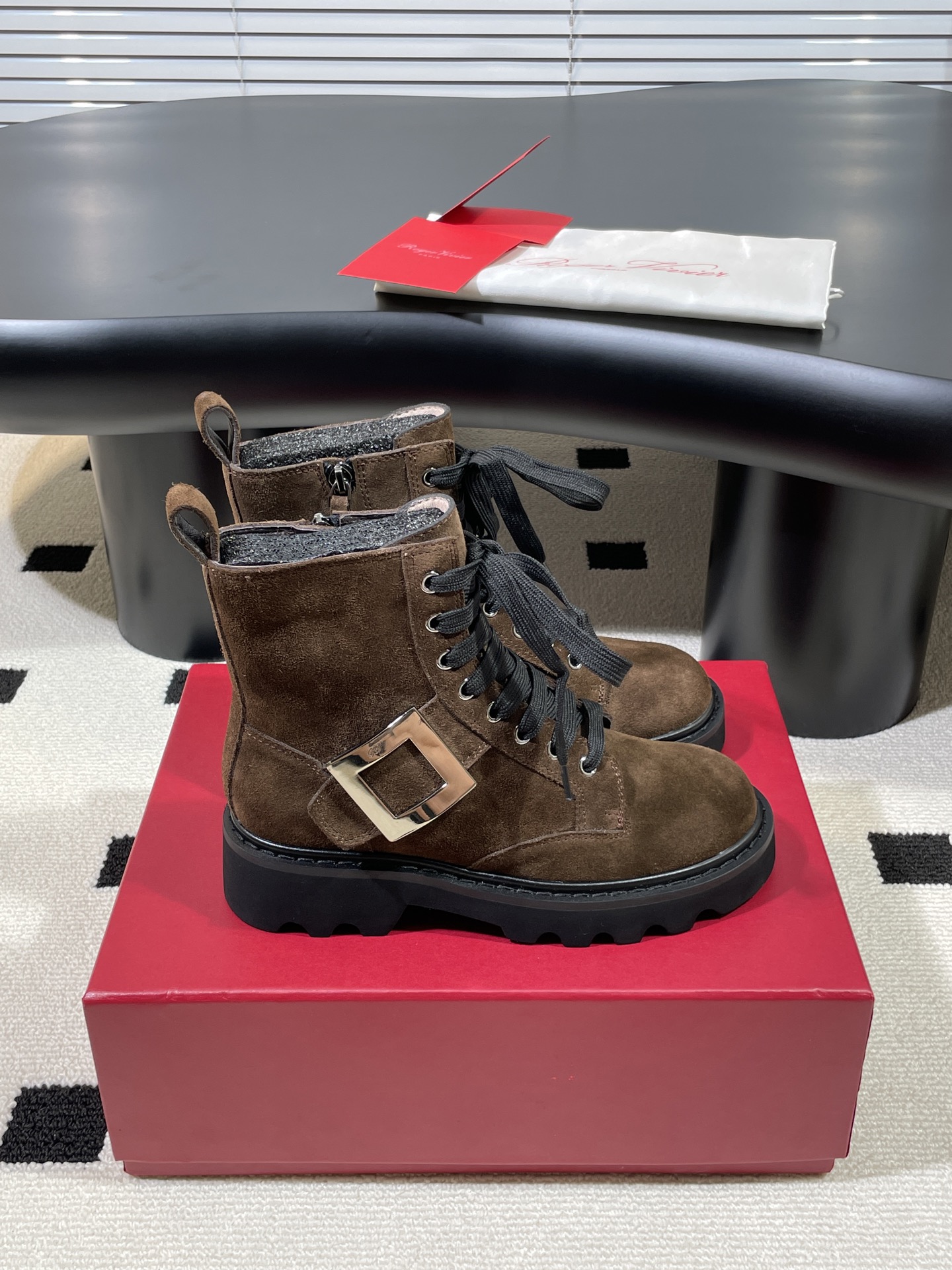 Roger Vivier Bottines Martin en Cuir de Veau avec Boucle Iconique